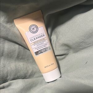 4/$15 IT Cosmetics Confidence in a Cleanser